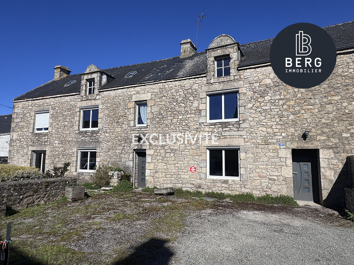 EXCLUSIVITE PLOUHARNEL - Bâtisse à rénover au coeur du bourg